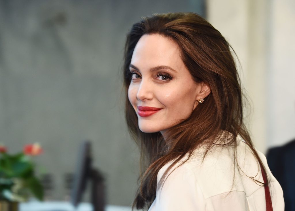 Angelina Jolie Net Worth 2022 – Life, Career, Earnings